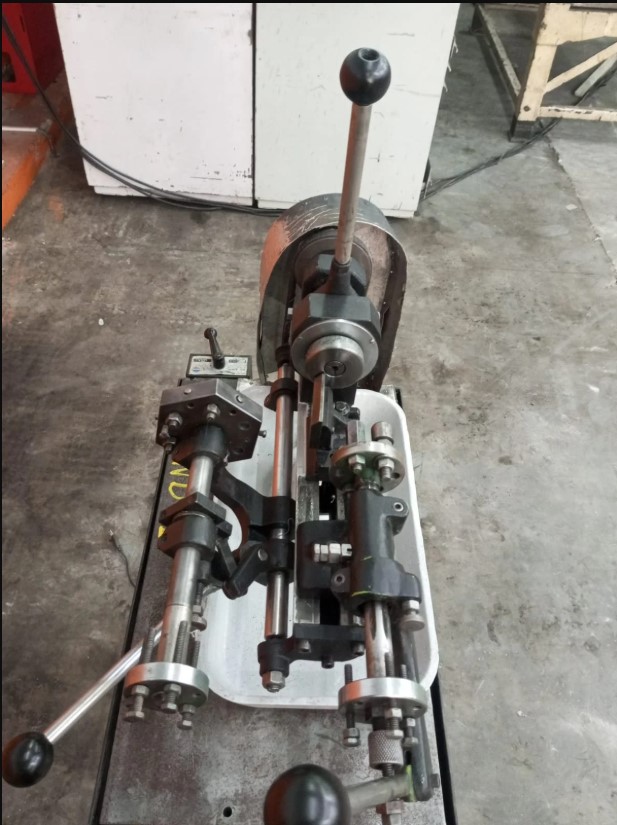 Torno Revólver de Bancada Brown & Sharpe 16mm - Imagem 2