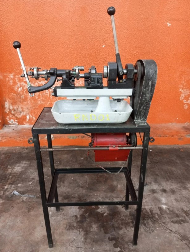 Torno Revólver de Bancada Brown & Sharpe 16mm