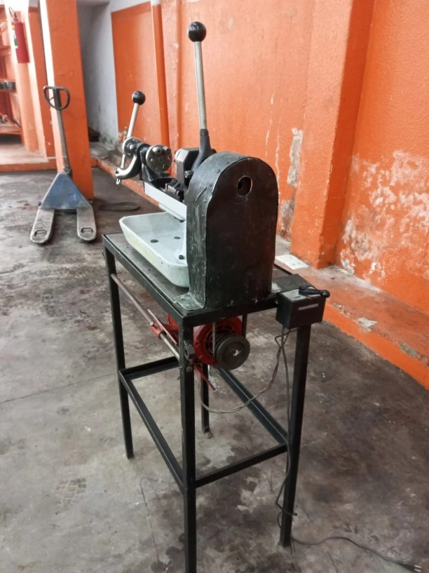 Torno Revólver de Bancada Brown & Sharpe 16mm - Imagem 3