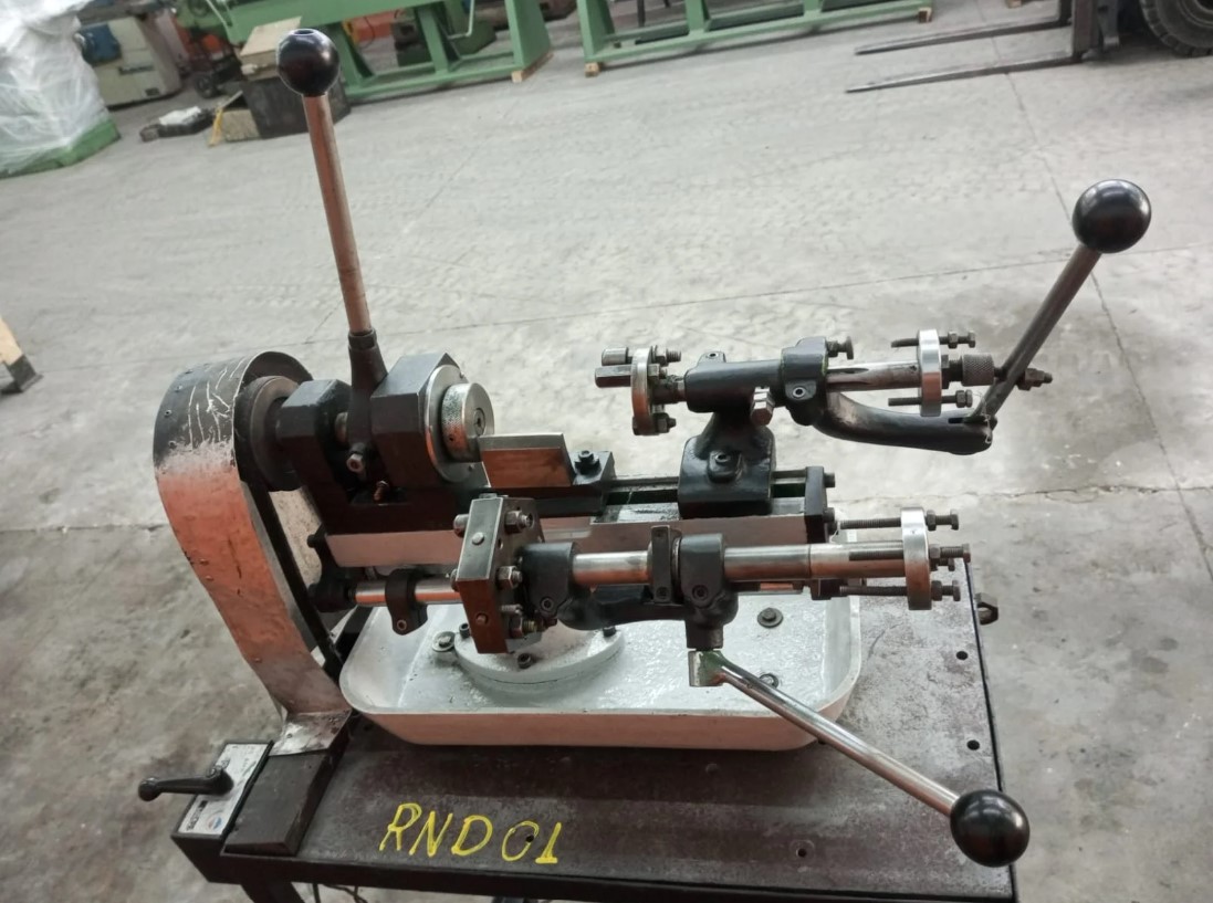 Torno Revólver de Bancada Brown & Sharpe 16mm - Imagem 4