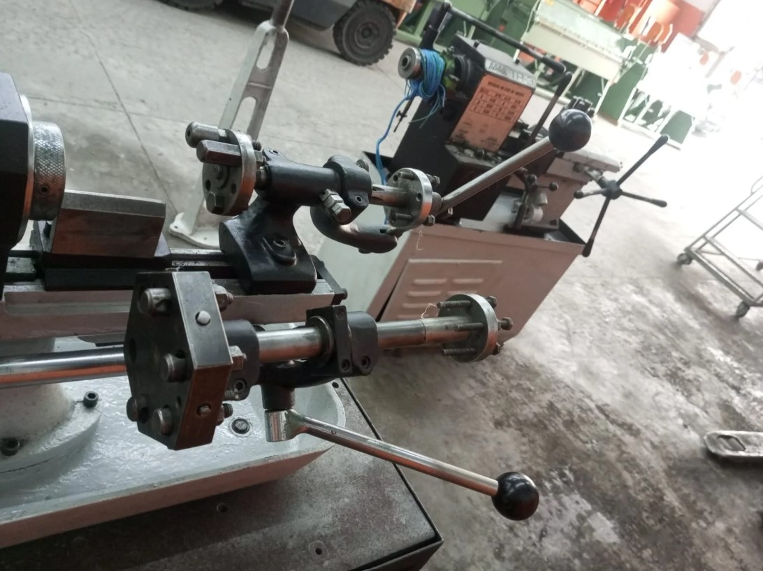 Torno Revólver de Bancada Brown & Sharpe 16mm - Imagem 5