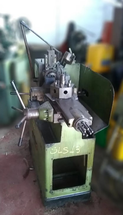 Torno Revólver Xervitt 1.1/2" com alimentador - Imagem 2