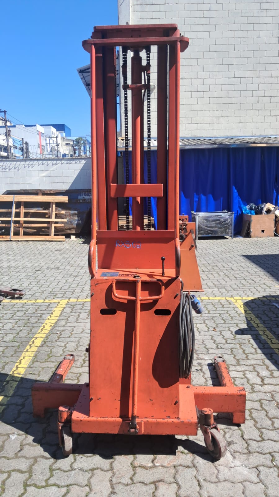 Empilhadeira Elétrica Hidráulica Modelo ELEM 320 - Imagem 4