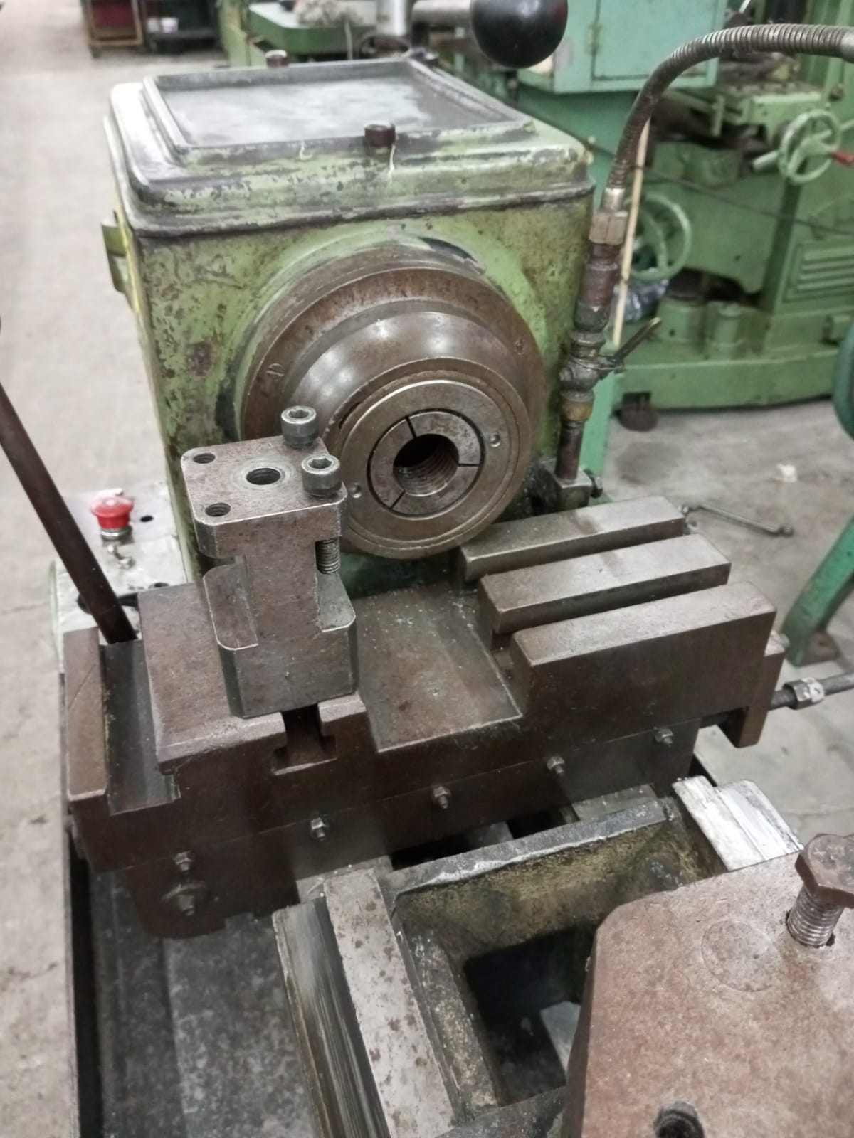Torno Revólver AMA TR-5 passagem 2.½" - Imagem 3
