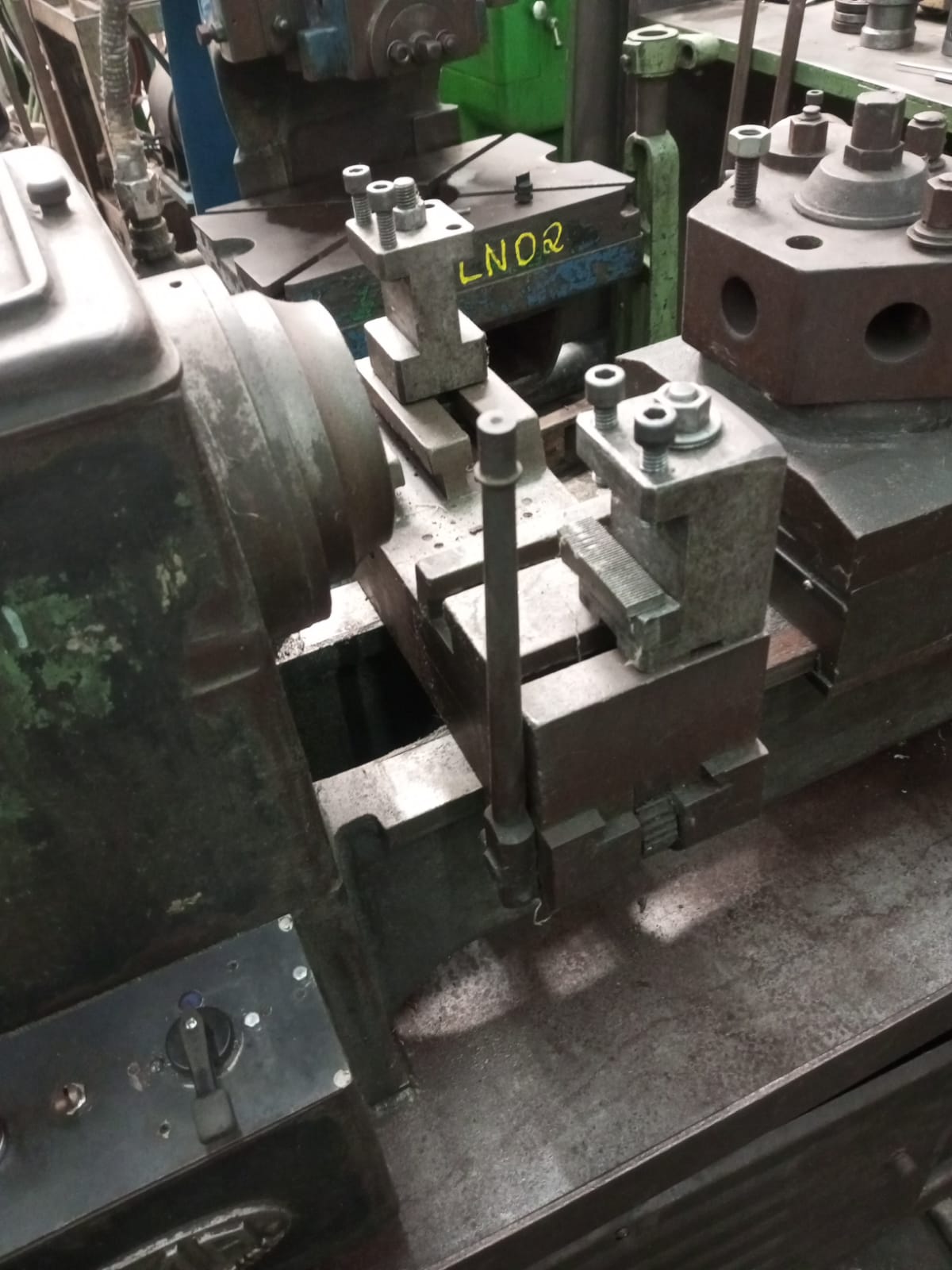 Torno Revólver AMA TR-5 passagem 2.½" - Imagem 3