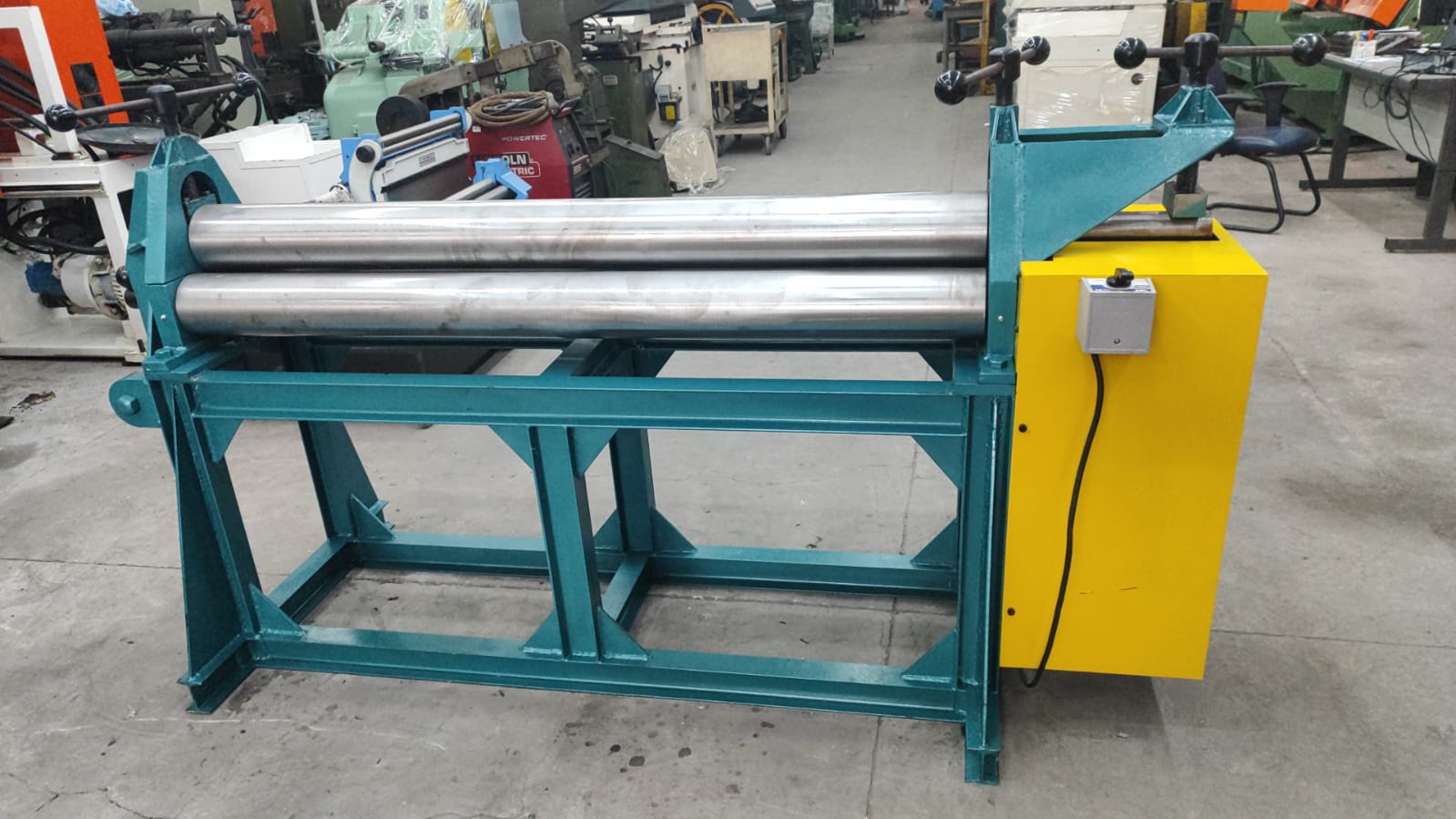 Calandra Piramidal 1550x1/4" VG Trifásico