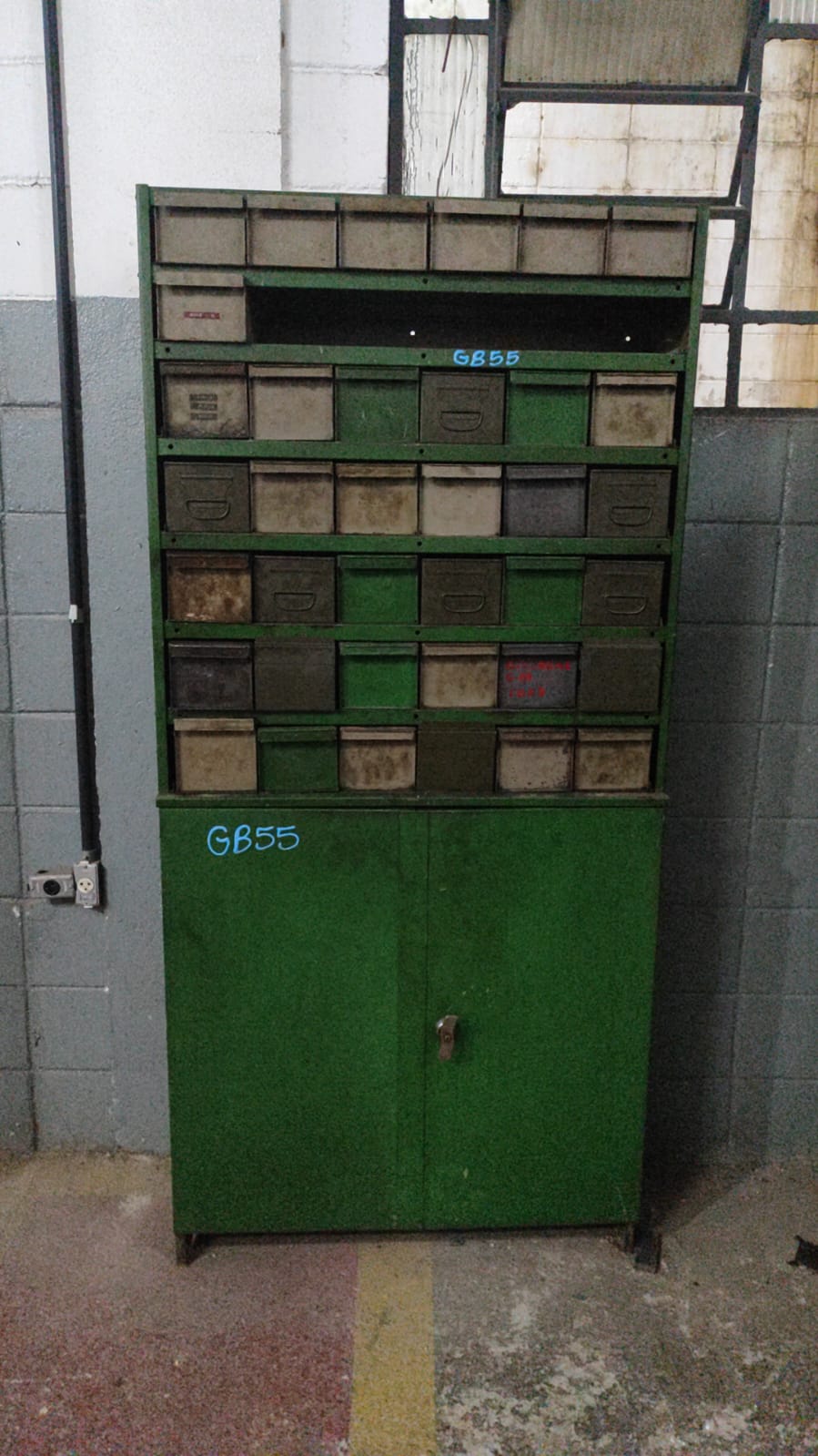 Armário Porta Componentes