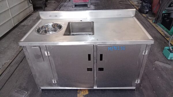 Pia com gabinete de inox