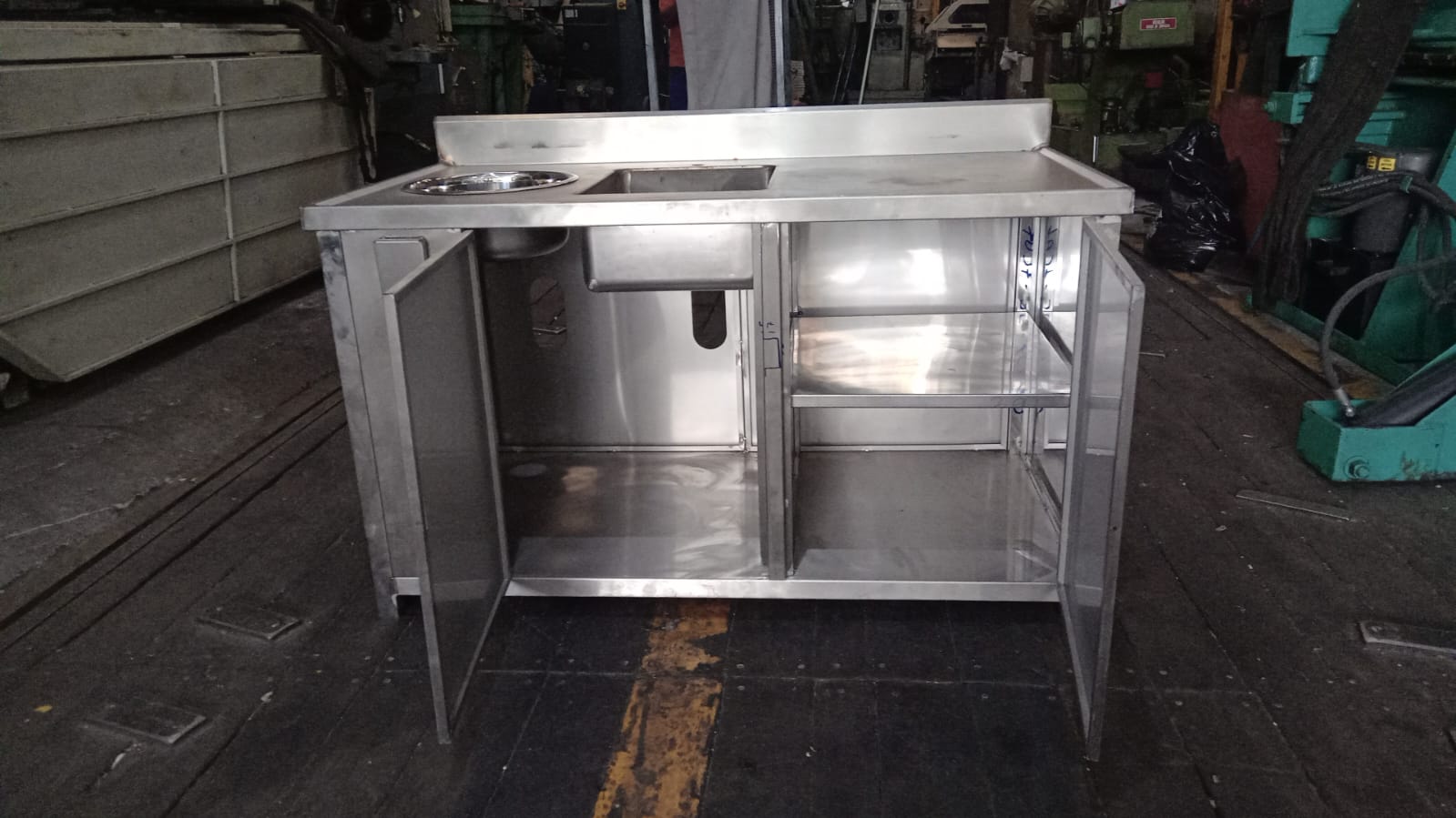 Pia com gabinete de inox - Imagem 2
