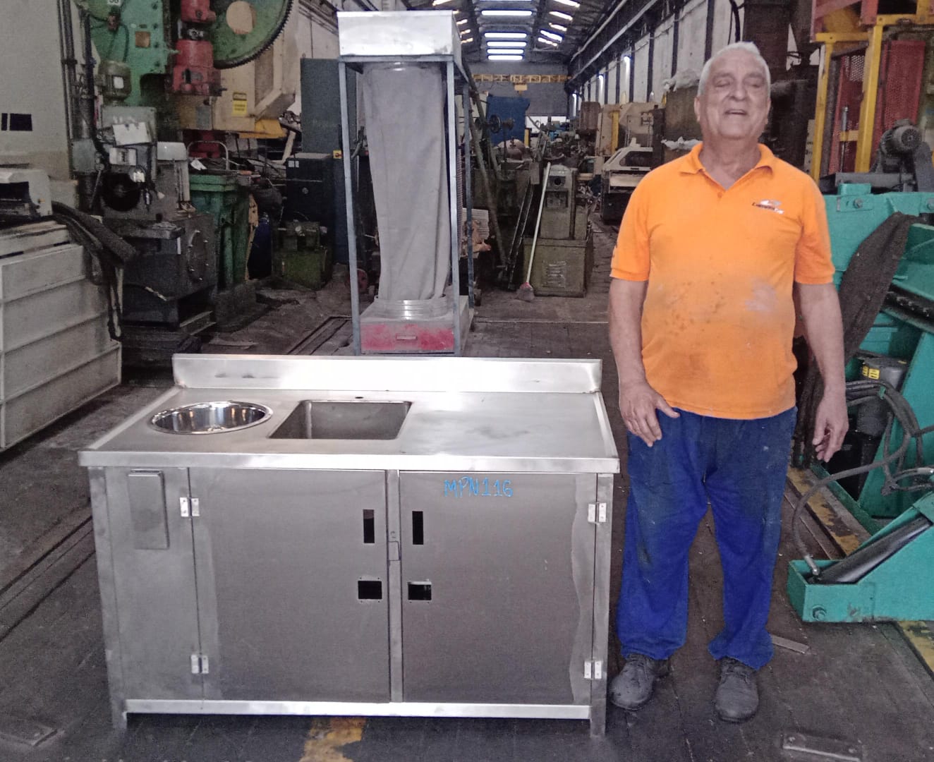 Pia com gabinete de inox - Imagem 3