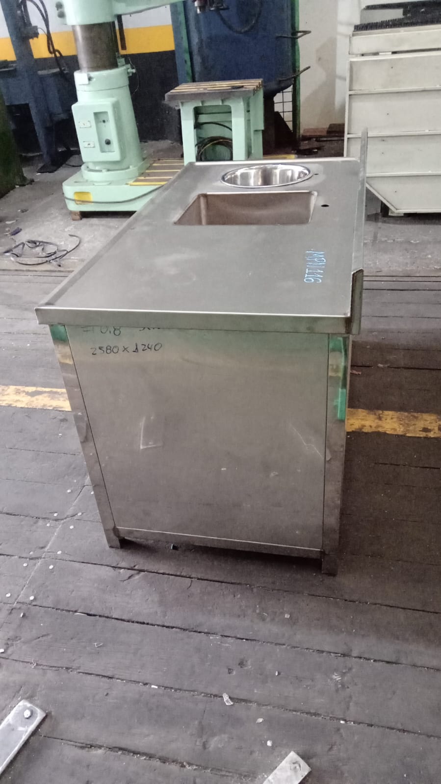 Pia com gabinete de inox - Imagem 4