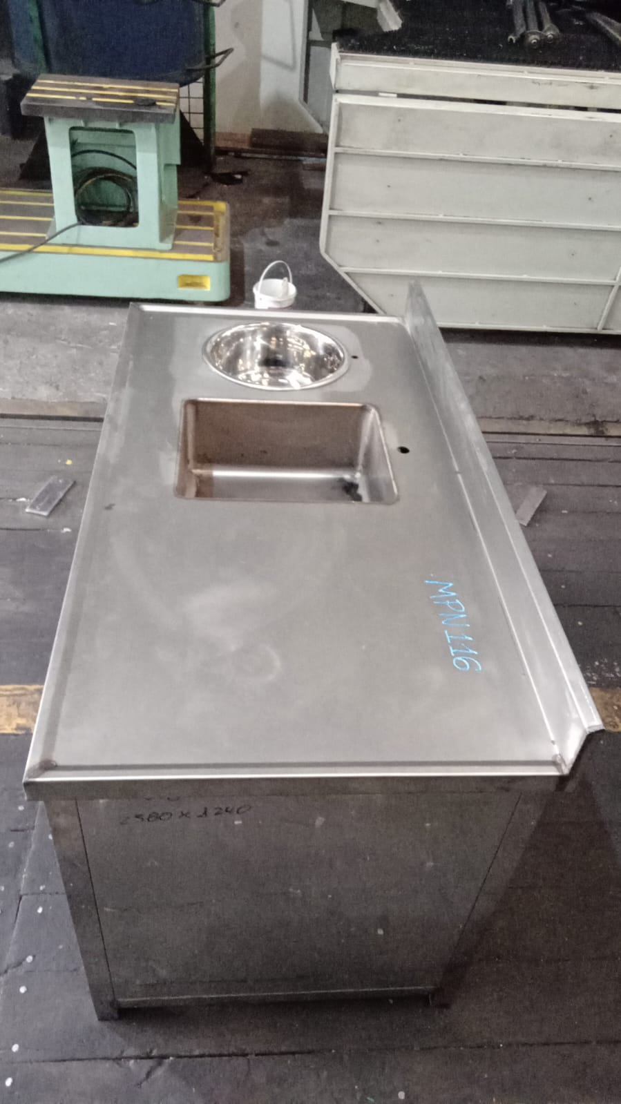 Pia com gabinete de inox - Imagem 5