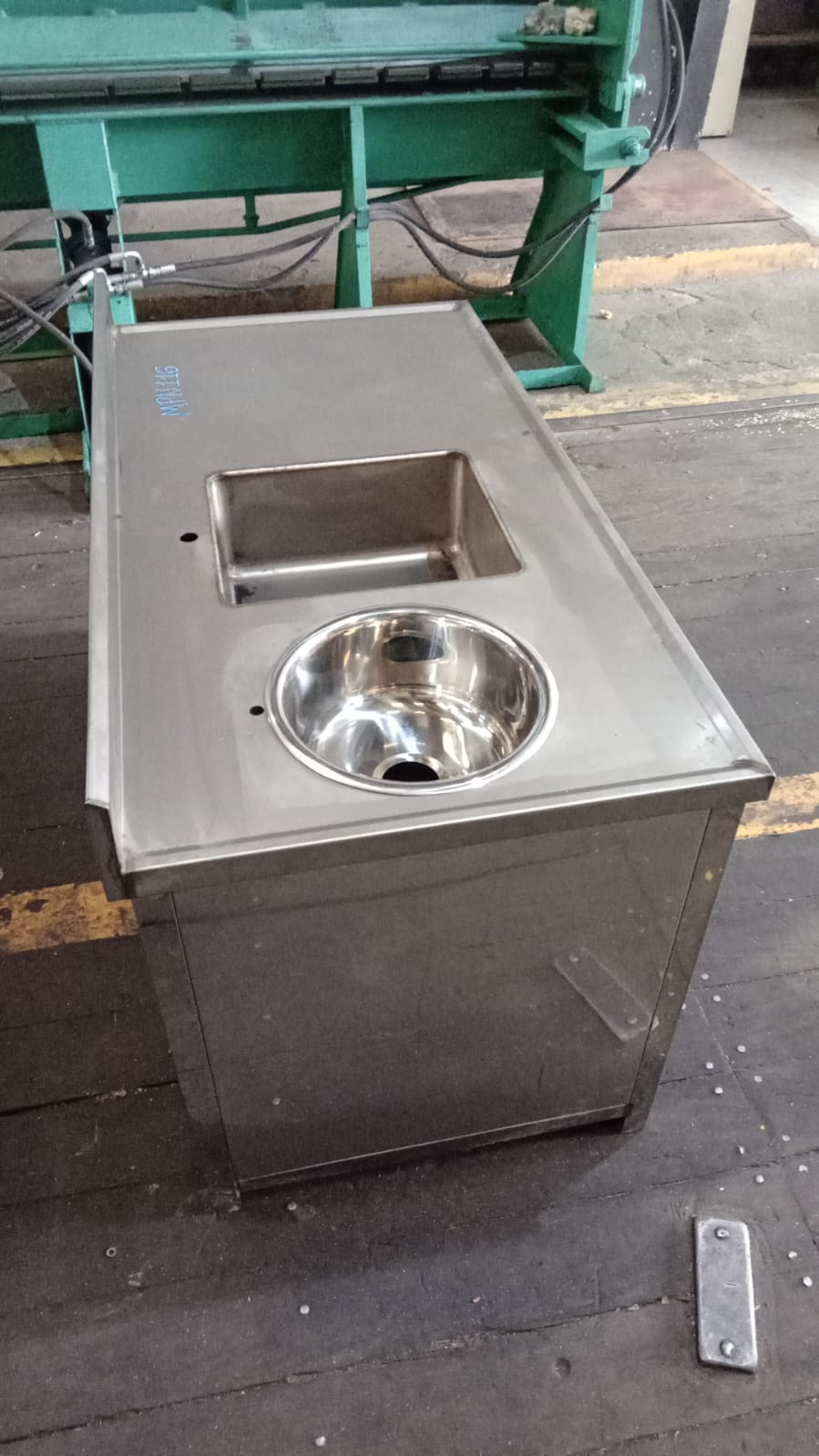 Pia com gabinete de inox - Imagem 6