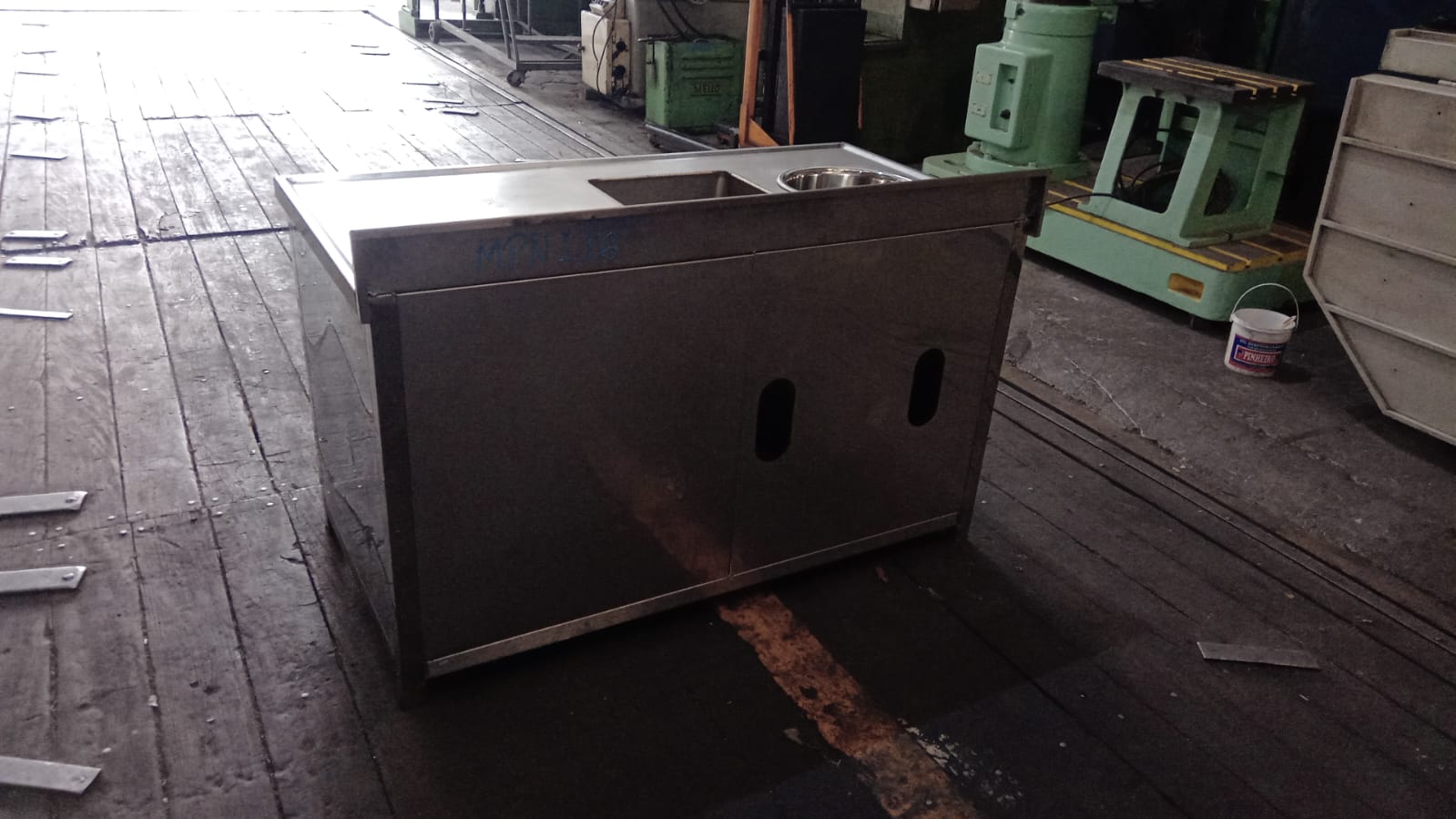 Pia com gabinete de inox - Imagem 7
