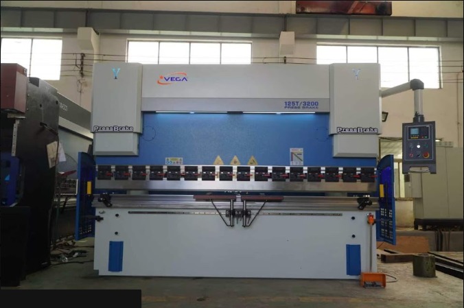 Prensa Dobradeira Hidráulica 125 toneladas x 3.200 mm
