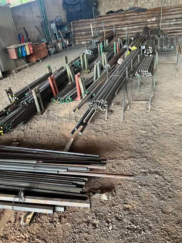Lote de Matéria-Pima Industrial Barras de aço sextavadas e redondas
